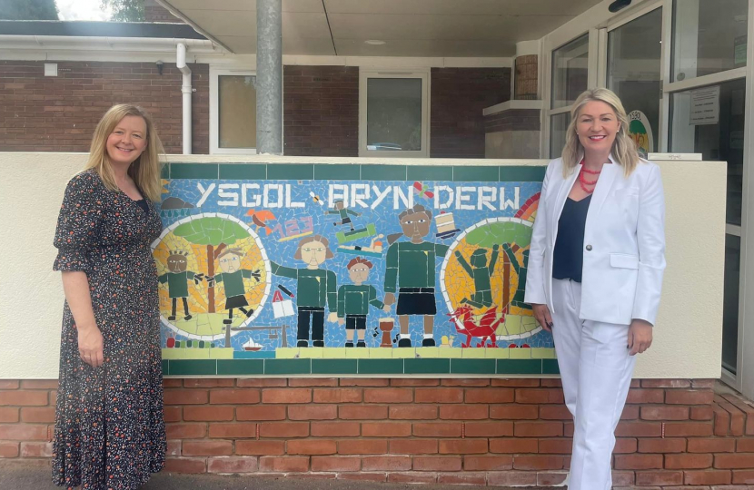 Laura Anne Jones and Jayne Bryant outside of Ysgol Bryn Derw