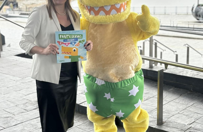 Laura and Mascot