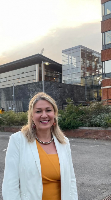 Laura outside Senedd in Yellow